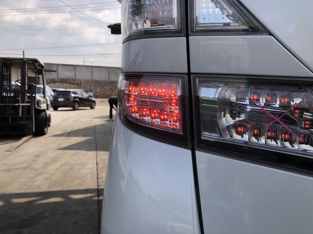 ヴェルファイア 左テールランプ DBA-GGH25W 81561-58090