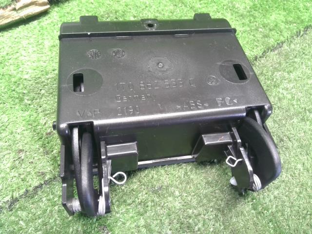VW ゴルフトゥーラン ドリンクホルダー DBA-1TCTHW