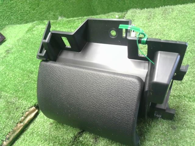 オーラ ドリンクホルダー 6AA-FE13