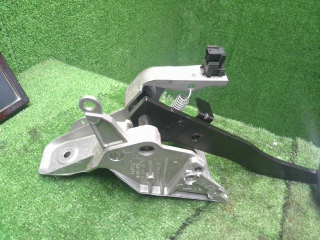BMW ミニ ペダル ABA-MF16S 35 40 6 889 816