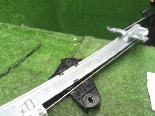 ヴェゼル 左Fドアレギュレータ・モーター DAA-RU3 72250-T7A-003
