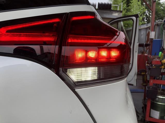 キックス 右テールランプ 6AA-RP15 26550-5RY0A