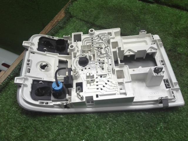 アウディ A1 ルームランプ DBA-8XCAX 8X0 947 135 AL