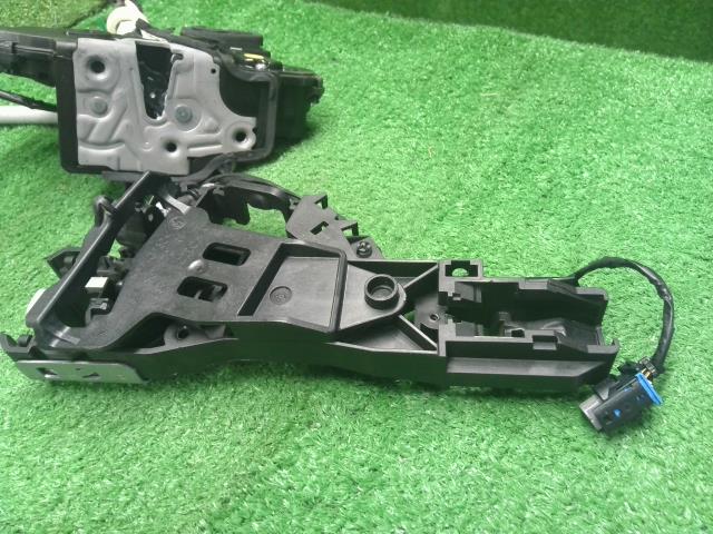 VW ゴルフヴァリアント 右Fドアロックソレノイド 3AA-CDDLAV