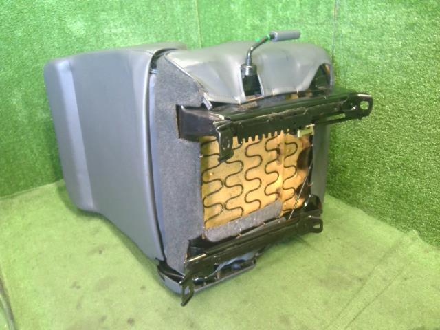 ランドクルーザープラド ドライバーシート Q-LJ78G