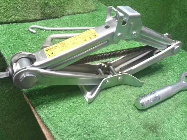 ノート 車載工具 DBA-E12