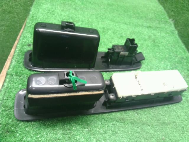 セレナ 内装部品 DBA-CNC25 25401-1GK4A