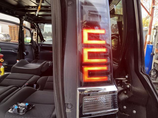 ヴォクシー 右テールランプ DAA-ZWR80G 81551-28700