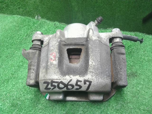 ヴォクシー 右Rキャリパー DAA-ZWR80G 47830-28080