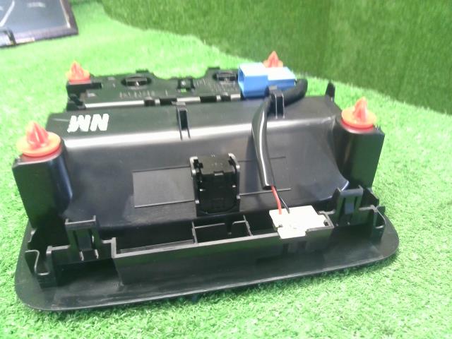 ヴォクシー ルームランプ DAA-ZWR80G 81340-30110