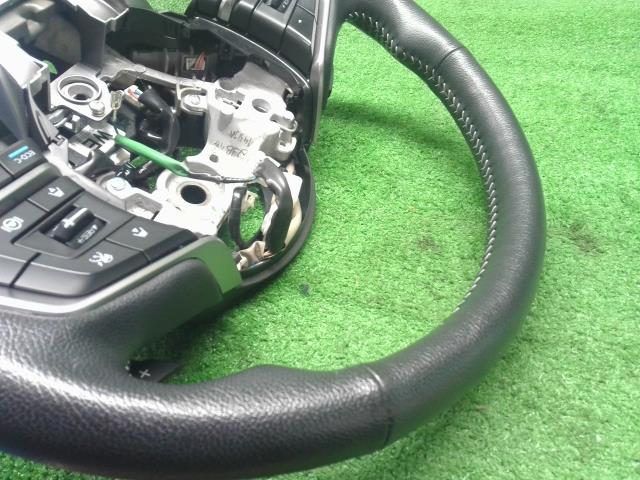 フォレスター ステアリングホイール 5AA-SKE