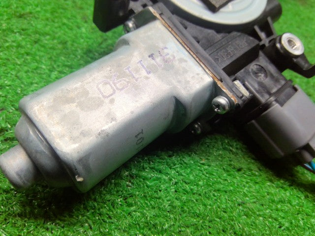 レガシィ 右Fドアレギュレータ・モーター DBA-BRG 61041AJ230