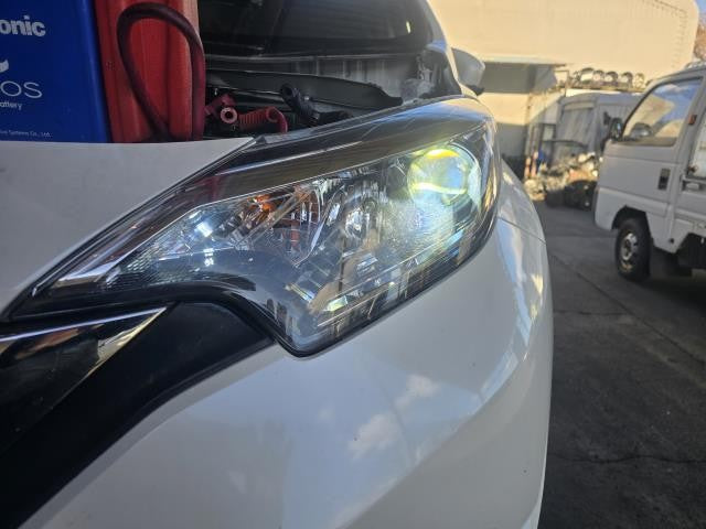 ノート 左ヘッドランプASSY DBA-E12 26060-5WK0D
