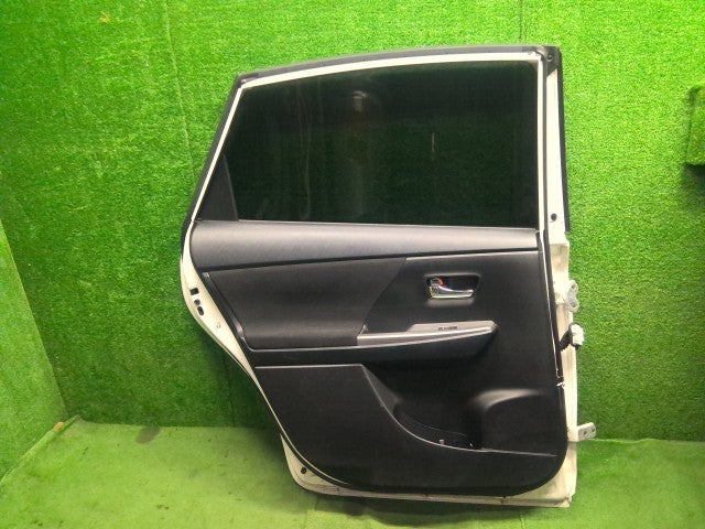 プリウスα 左RドアASSY DAA-ZVW41W 67004-47180