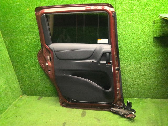 シエンタ 左RドアASSY 6AA-NHP170G 67004-52610