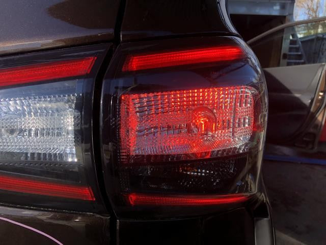 シエンタ 右テールランプ DAA-NHP170G 81551-52C90