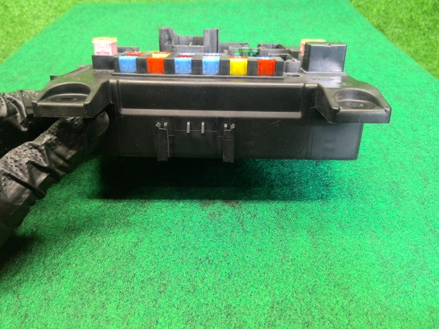 【中古】デリカD5 DBA-CV5W ヒューズボックス 8637C098