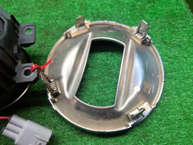 キャスト 左フォグランプ DBA-LA260S 81220-B2280