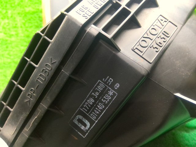 【中古】クラウン DAA-AWS210 エアクリーナーASSY 17700-36300