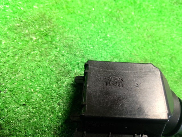 アクア ワイパースイッチ DAA-NHP10 84652-42132
