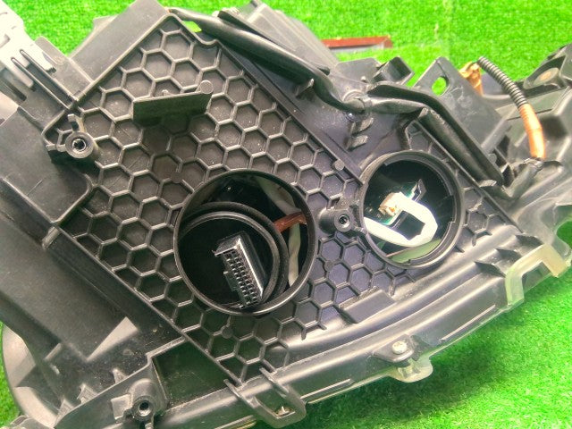 プリウス 左ヘッドランプASSY DAA-ZVW50 81185-47850