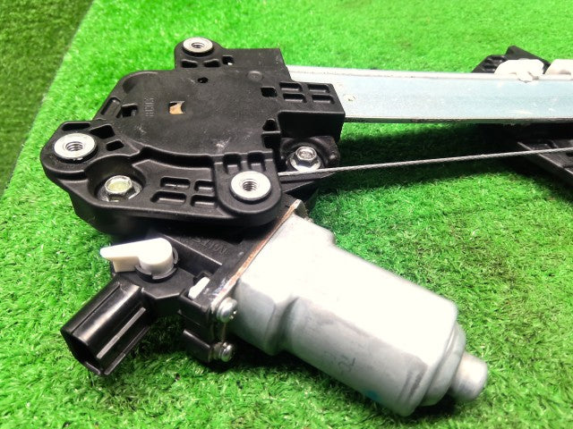 CR-V DBA-RE4 左 フロント ドアレギュレータ・モーター 72250-SWA-J01 自社品番260109 NH624P