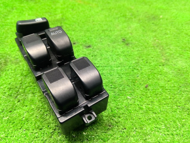 【中古】テリオスキッド ABA-J111G パワーウインドウスイッチ 84820-B4040