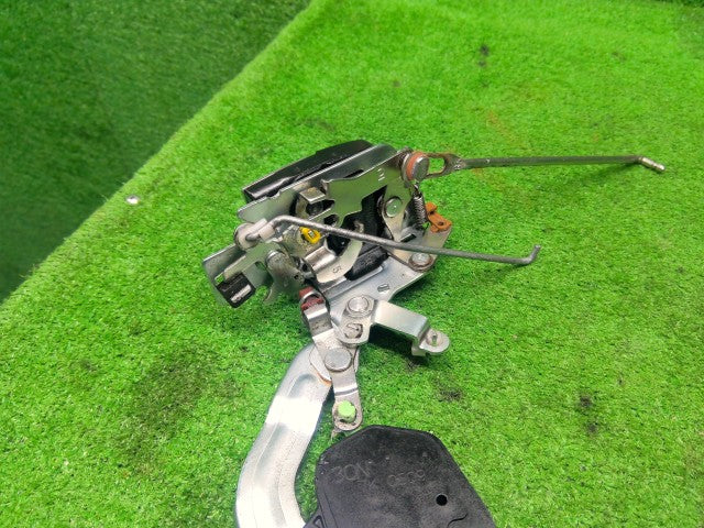 【中古】テリオスキッド ABA-J111G 右フロントドアロックソレノイド 69030-87410