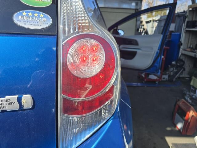 【中古】アクア DAA-NHP10 右テールランプ 81550-52A81
