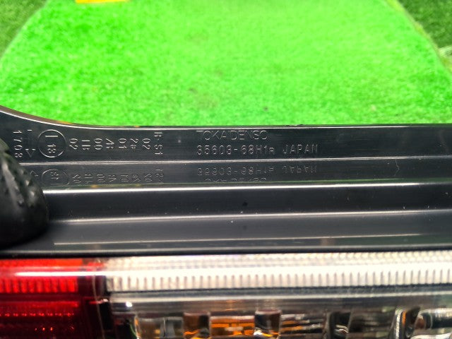 【中古】エブリィ ABA-DA64W 右テールランプ 35650-68H10