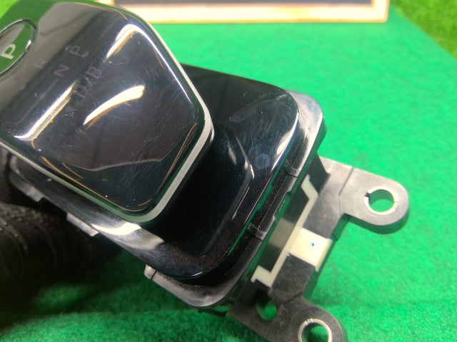 【中古】エクストレイル 6AA-SNT33 シフトレバー 34901-6XJ0A