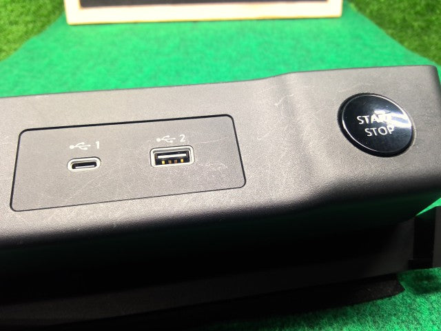 【中古】エクストレイル 6AA-SNT33 USBポート イグニッションスイッチ付き