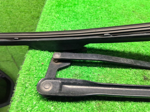【中古】ヴィッツ DBA-NSP135 フロント ワイパーアーム