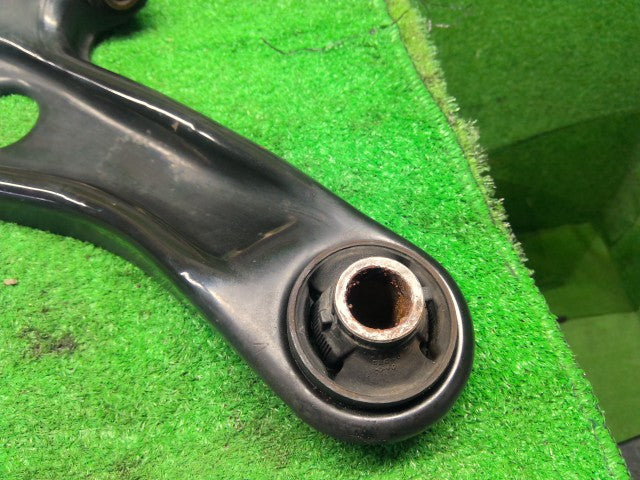 【中古】ヴィッツ DBA-NSP135 左 フロント