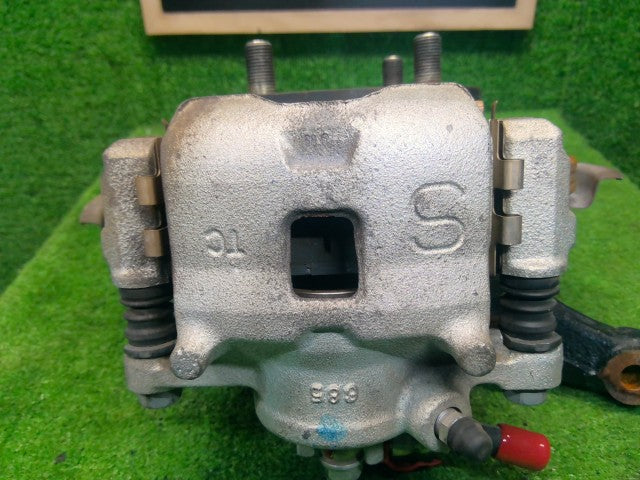 【中古】キャリィ EBD-DA16T 左フロントナックルハブASSY 45151-82MC0
