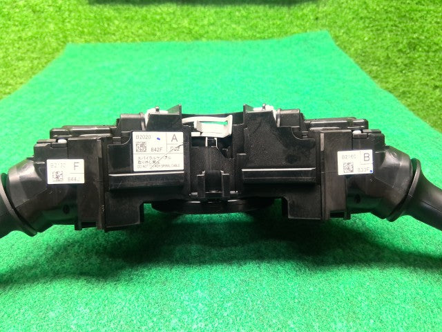【中古】タント DBA-LA610S ディマースイッチ 84140-B2160-