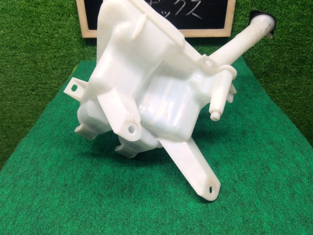 【中古】プロボックス DBE-NCP165V ウォッシャータンク 85315-52420