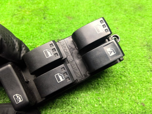 【中古】パッソ DBA-KGC35 パワーウインドウスイッチ 84820-B1101