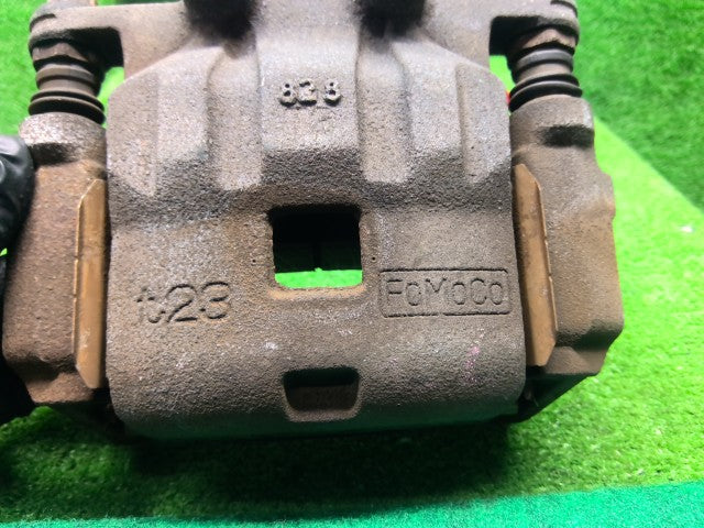 【中古】デミオ DBA-DE5FS 左フロントキャリパー DFZ1-33-99Z
