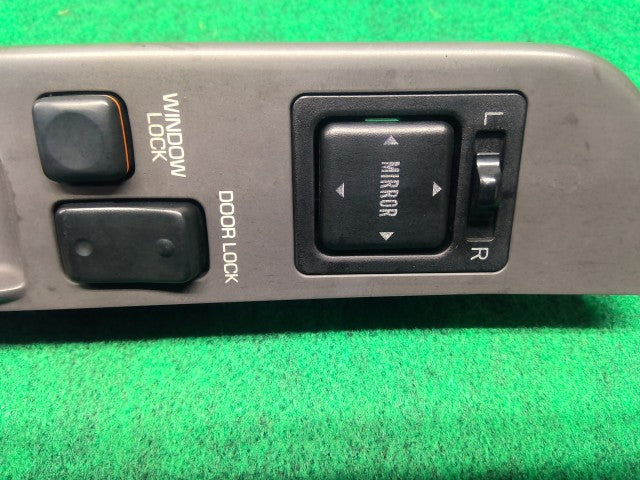 【中古】ハイラックスサーフ Y-KZN130W パワーウインドウスイッチ 84820-16030 自社品番260291 204