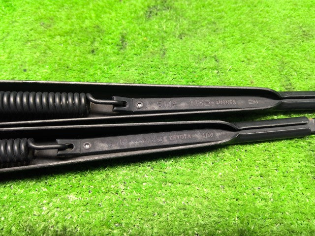 【中古】ランドクルーザー S-HDJ81V フロントワイパーアーム 85211-60011