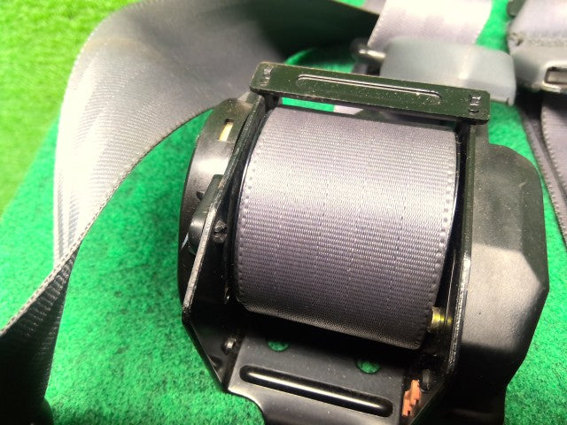 【中古】ランドクルーザー S-HDJ81V リアシートベルト 73380-60021-B0