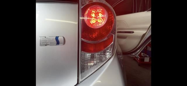 【中古】アクア DAA-NHP10 右テールランプ 81550-52A83