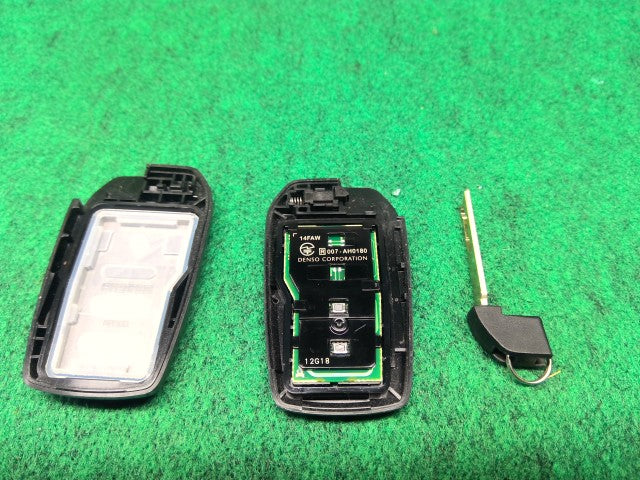 アクア キーレスリモコン 6AA-MXPK16 8990H-52161
