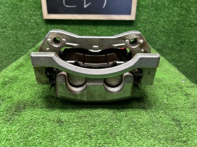 【中古】セレナ 6AA-GFC28 右フロントキャリパー 41001-7DA0A