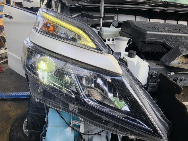 【中古】セレナ DAA-GFC27 右 ヘッドランプ