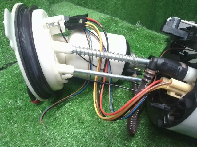 アウディ A6 フューエルポンプ DBA-4GCHVS 4G0919051C