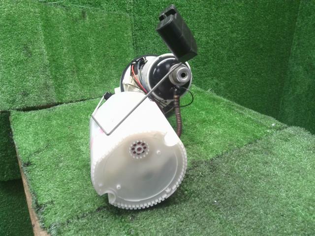 アウディ A6 フューエルポンプ DBA-4GCHVS 4G0919051C