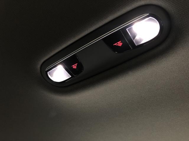 アウディ A6 ルームランプ DBA-4GCHVS 4G0947135B
