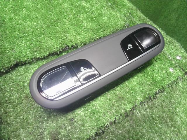 アウディ A6 ルームランプ DBA-4GCHVS 4G0947135B